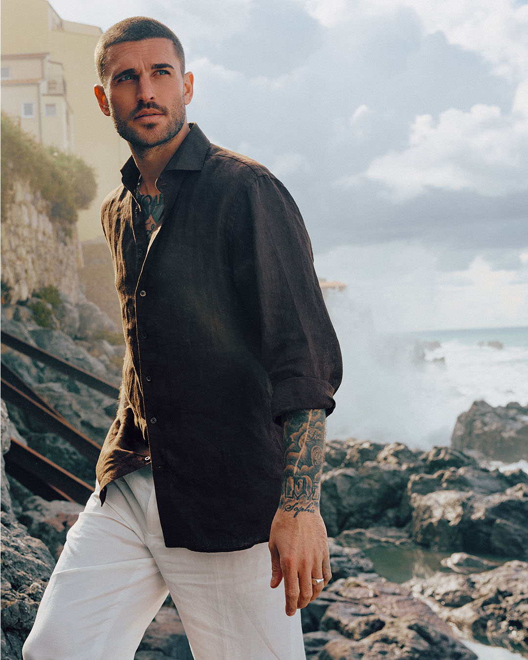 Model: 189 cm/88 kg in Slim Fit L (41-42)