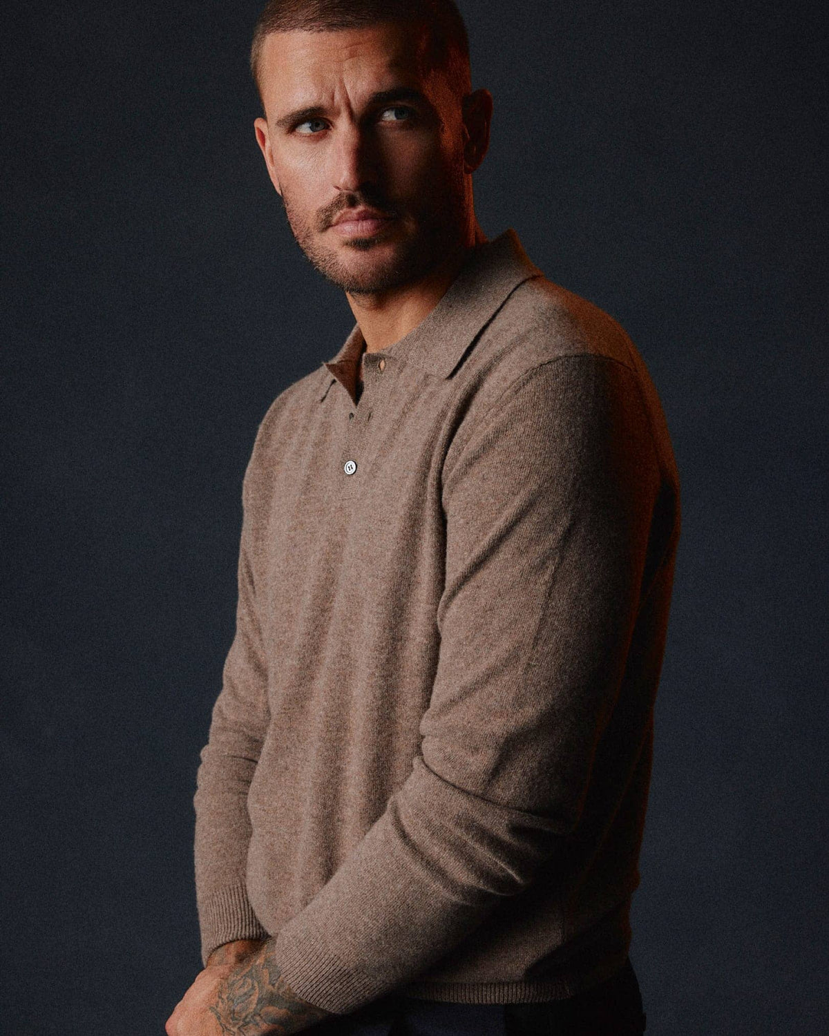 The Cashmere Long Sleeve Polo | brun cashmere polo fra BARONS