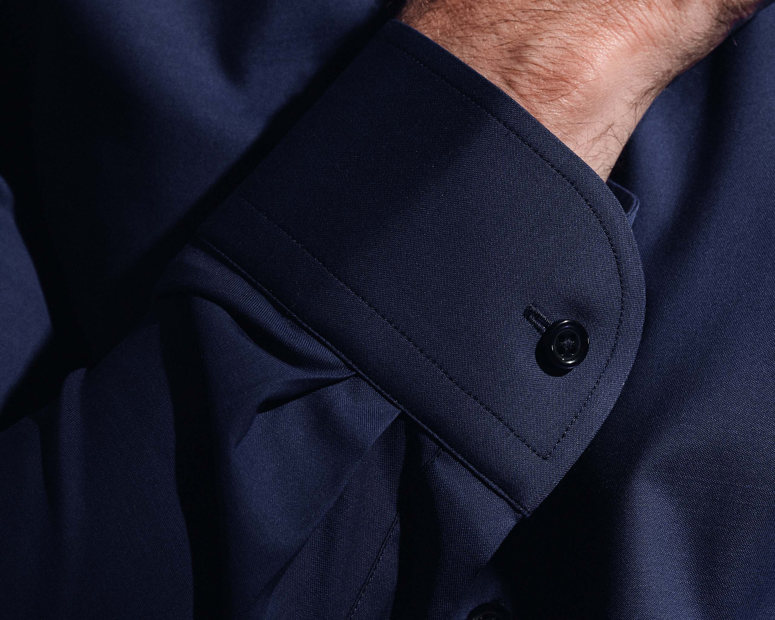 The Consultant Navy manchet 